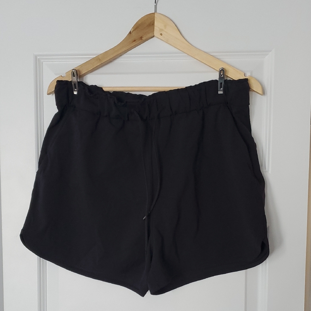 Lululemon 🍋 Shorts Sz 12